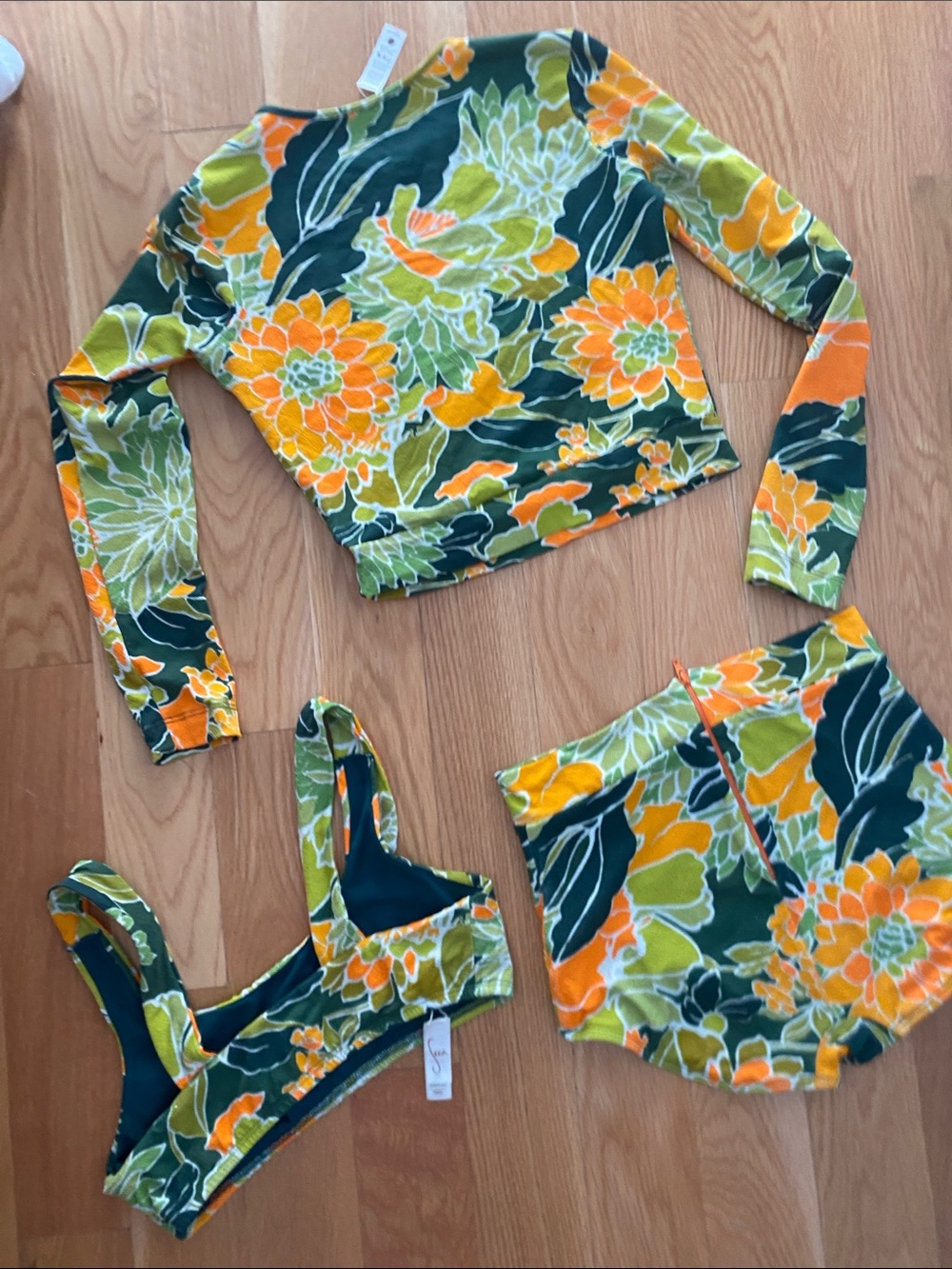 Seea Georgia bikini set with Rashguard crop top in Zest - Picture 4 of 4